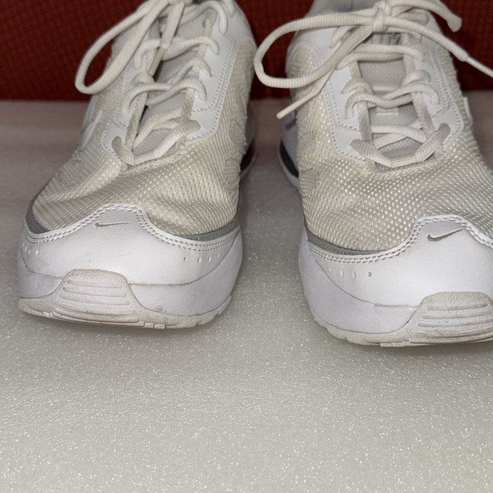 Nike Air Max Women’s Sneakers White Gray Size 9 - Picture 4 of 7